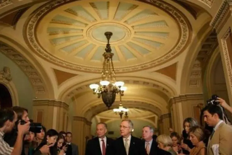 Ao centro, o líder democrata no Senado americano, Harry Reid (Getty Images)