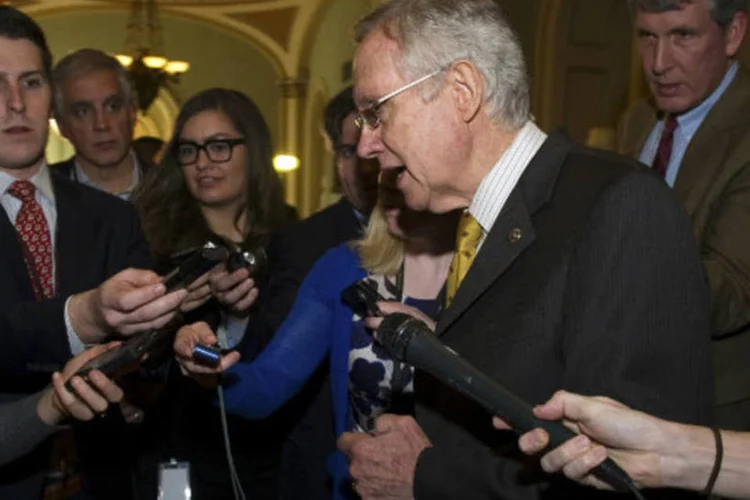 
	O l&iacute;der da maioria democrata do Senado, Harry Reid, encerrou neste domingo a sess&atilde;o da C&acirc;mara Alta, mas expressou confian&ccedil;a em um an&uacute;ncio ainda nesta segunda
 (REUTERS/Mary Calvert)