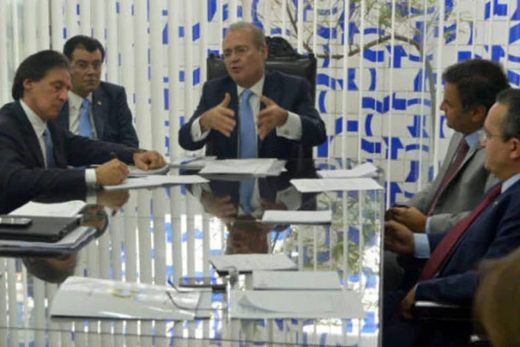 O presidente do Senado afirmou que o Congresso Nacional dará "as respostas" à sociedade e ajudará "ativamente" a implementar os pactos anunciados pela presidente na segunda-feira (ABr250613WDO 5062A)