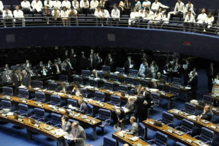 Profissionais da saúde acompanham a votação no Senado do projeto que institui quais atividades da área são privativas dos médicos (Arthur Monteiro/Agência Senado)
