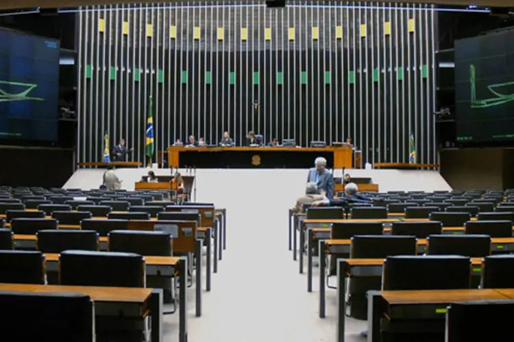 
	Senado brasileiro: Os senadores votaram separadamente do texto base enviado pela C&acirc;mara dos Deputados o trecho que tratava de r&aacute;dios comunit&aacute;rias
 (Agência Brasil/ Wikimedia Commons)