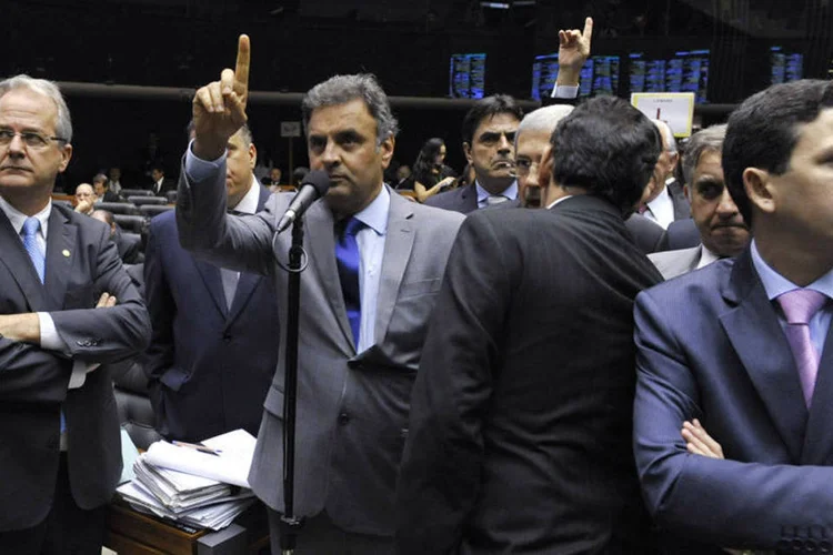 
	Senador A&eacute;cio Neves durante pronunciamento na sess&atilde;o do Congresso para o exame de vetos da presidente Dilma
 (Jonas Pereira/Agência Senado)