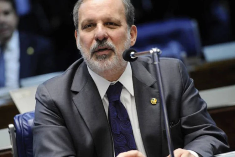 
	Armando Monteiro: segundo ele, o banco tem de ter mais conex&atilde;o com o mercado de capitais e pode olhar mais para o investimento
 (Pedro França/Agência Senado)
