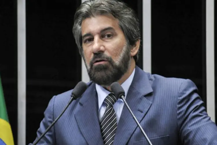 
	Valdir Raupp: &ldquo;Como &eacute; que n&oacute;s vamos ficar atrelados ao governo e depois disputarmos a Presid&ecirc;ncia da Rep&uacute;blica?&quot;, disse o senador
 (Geraldo Magela/Agência Senado)