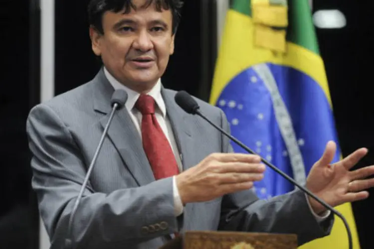 
	O l&iacute;der do PT no Senado, Wellington Dias (PI), disse que o partido decidiu vetar o &quot;Volta Lula&quot; por uma quest&atilde;o de sobreviv&ecirc;ncia
 (Moreira Mariz/Agência Senado)