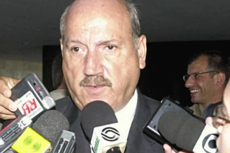 
	Luiz Henrique: segundo senador, Renan &quot;n&atilde;o disse nem que era candidato nem que n&atilde;o era&quot;
 (Agência Brasil)
