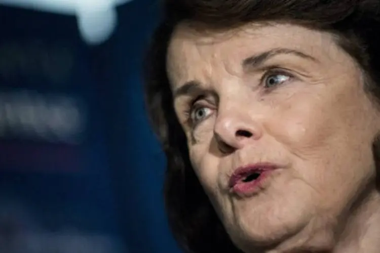 
	Dianne Feinstein: Dianne assinalou que&nbsp;&quot;o objetivo desta lei &eacute; eliminar progressivamente a provis&atilde;o e acesso a este tipo de armas&quot;.
 (©afp.com / Brendan Smialowski)