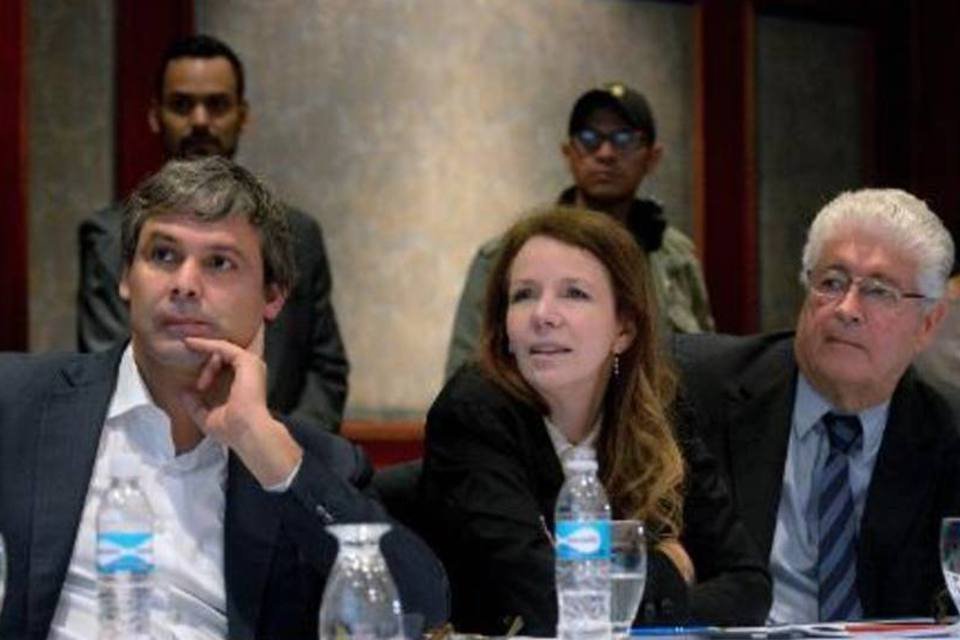 Senadores brasileiros visitam opositores venezuelanos