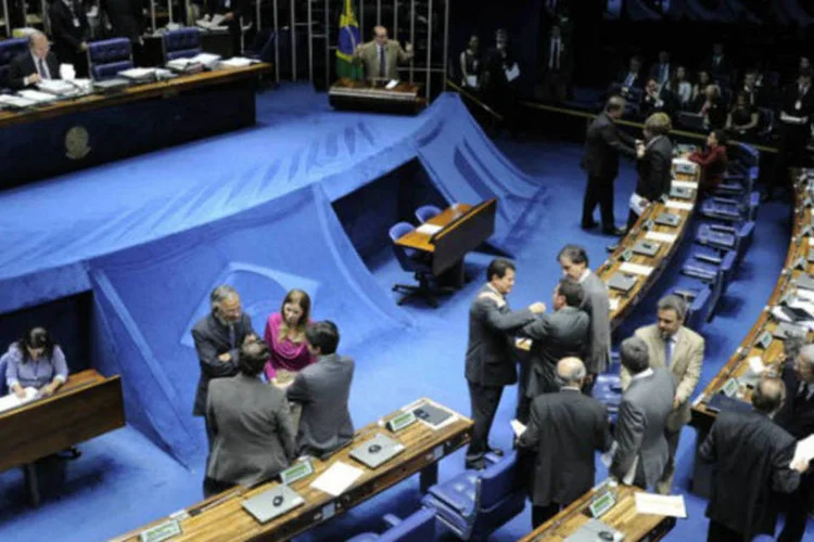 
	Plen&aacute;rio do Senado brasileiro: nos estados das regi&otilde;es Sul e Sudeste, exceto o Esp&iacute;rito Santo, cuja al&iacute;quota ser&aacute; 7%, haver&aacute; redu&ccedil;&atilde;o de 12% para 4% na arrecada&ccedil;&atilde;o de ICMS para produtos industrializado.
 (Pedro França /Agência Senado)