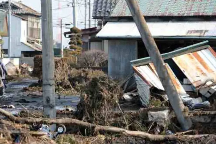 Destruição na cidade de Sendai, capital da província de Miyagi, a mais atingida pelo terremoto de sexta-feira. (Kiyoshi Ota/Getty Images)