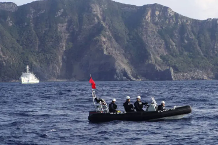 Navio japonês próximo a ilhas disputadas: relações entre países estão abaladas há meses por causa das ilhas, chamadas de Senkaku pelo Japão e de Diaoyu pela China (Ruairidh Villar/Reuters)