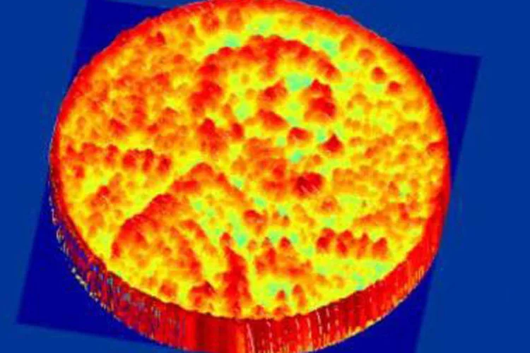 
	Moeda: o novo sensor permite gerar um modelo 3D do objeto no smartphone
 (Ali Hajimiri/Caltech/Divulgação)