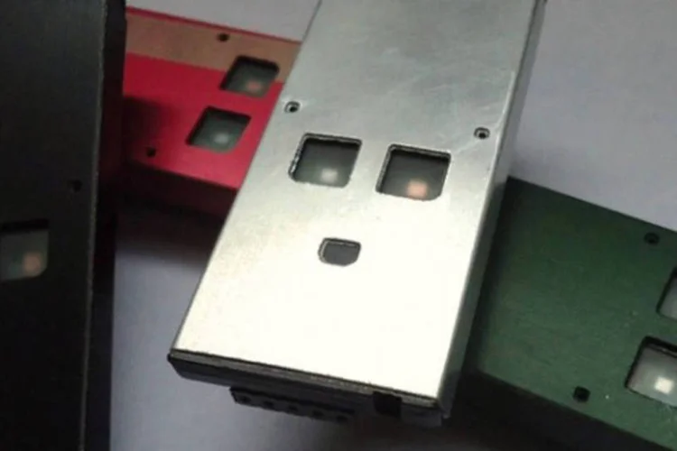 O gadget funciona em uma pequena caixa feita de metal e plástico capaz de se conectar ao seu smartphone. Ele não exige nenhuma configuração (Divulgação)