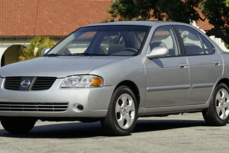 
	Do Sentra, s&atilde;o 1.230 ve&iacute;culos trazidos do M&eacute;xico
 (Divulgação/QuatroRodas)