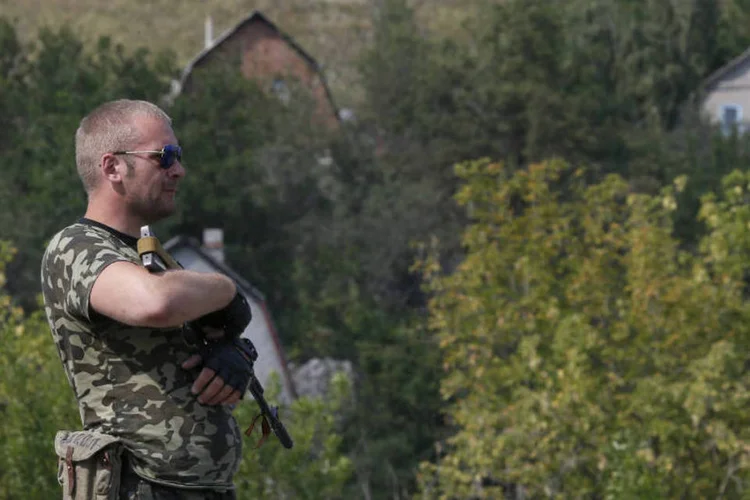 
	Separatista pr&oacute;-russo: &quot;nosso ex&eacute;rcito e nossos guardas fronteiri&ccedil;os t&ecirc;m a p&oacute;lvora seca. Mas faremos todo o poss&iacute;vel para regular esta situa&ccedil;&atilde;o por meios pol&iacute;ticos&quot;, advertiu Poroshenko
 (Sergei Karpukhin/Reuters)