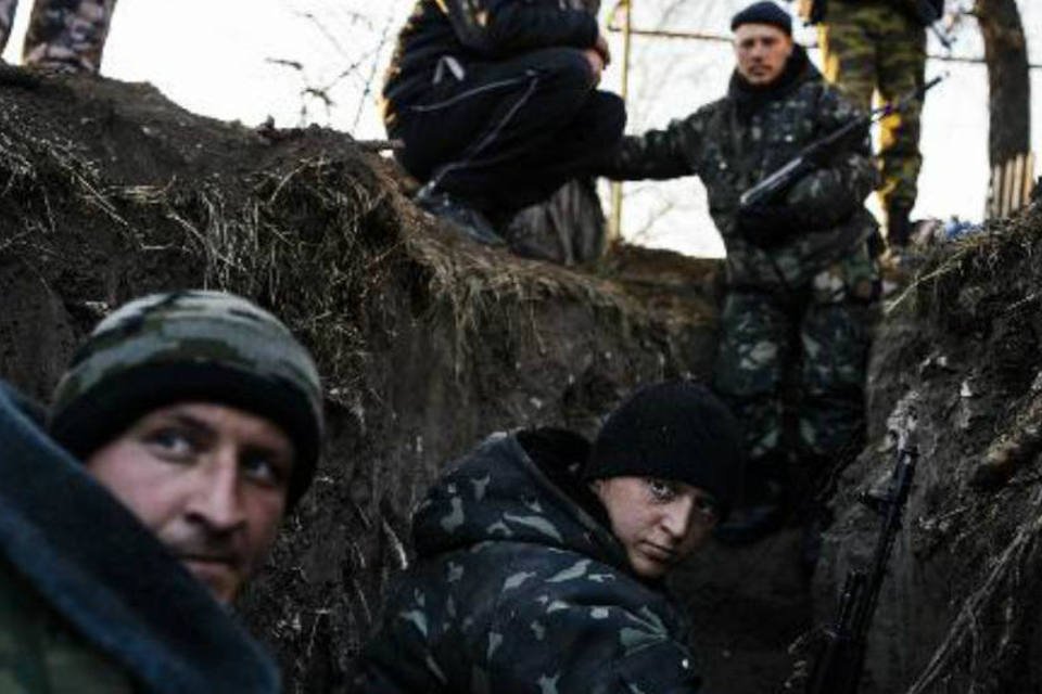 Tanques cruzam fronteira da Rússia para Ucrânia, diz Kiev
