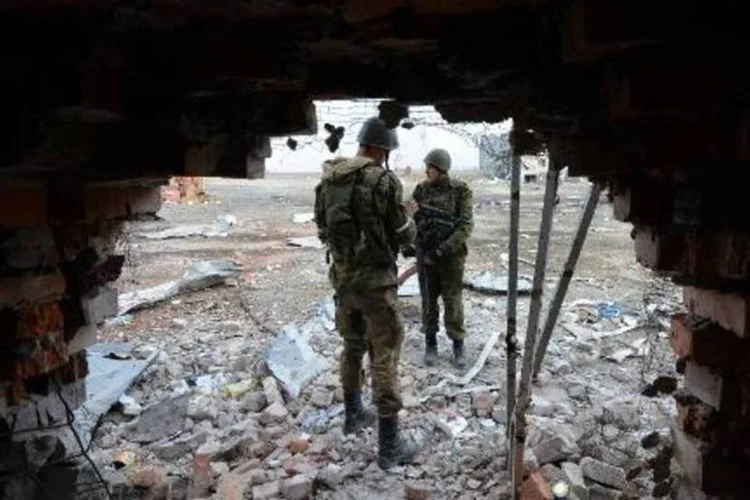
	Separatistas pr&oacute;-R&uacute;ssia em Donetsk: conflito de sete meses j&aacute; deixou mais de 4.300 mortos
 (Dominique Faget/AFP)