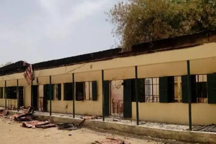 
	Escola onde meninas foram sequestradas: Boko Haram amea&ccedil;ou vender as meninas
 (AFP)