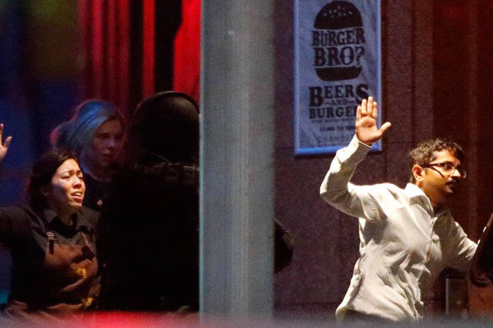 Polícia diz que situação com reféns em Sydney chegou ao fim