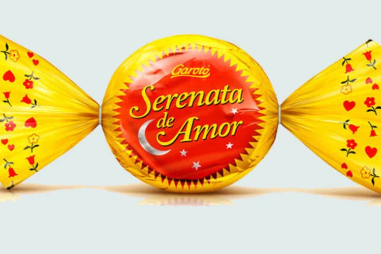 
	Serenata de Amor: time de promotoras entregar&aacute; aos foli&otilde;es adesivos com as frases &ldquo;Quero me aproximar&rdquo; e &ldquo;J&aacute; me aproximei&rdquo; para ajudar na hora da paquera
 (foto/Divulgação)