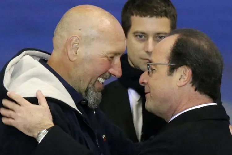 Serge Lazarevic: libertação francês que foi sequestrado pela Al Qaeda do Norte da África (Aqna), deu uma impulso à popularidade de Hollande (Jacky Naegelen/Reuters)