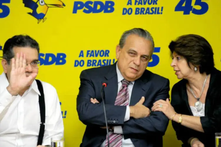 Morre deputado Sérgio Guerra: senadores que estavam no plenário encerraram a sessão mais cedo, logo após minuto de silêncio em respeito ao ex-colega (Fabio Rodrigues Pozzebom/Agência Brasil)