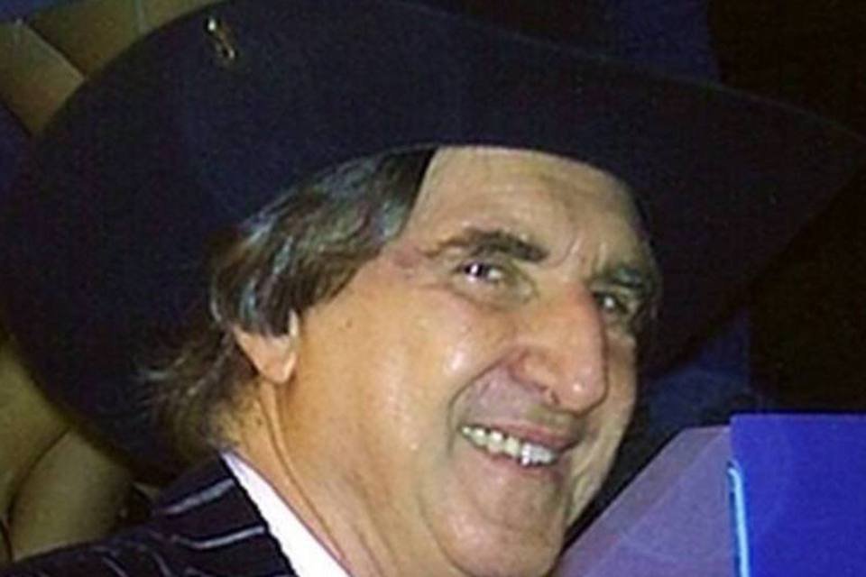 Sérgio Reis perde a consciência, cai e fratura costelas