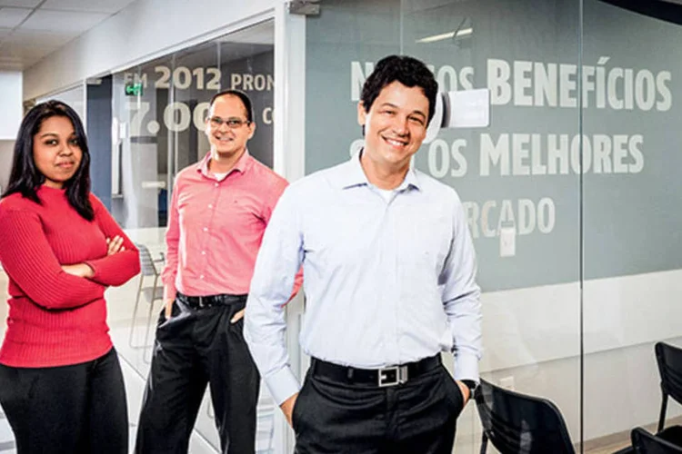 Sergio Souza, presidente da Teleperformance no Brasil, e a equipe de recursos humanos: em 6 horas, o candidato passa por todas as etapas de recrutamento (Omar Paixão)