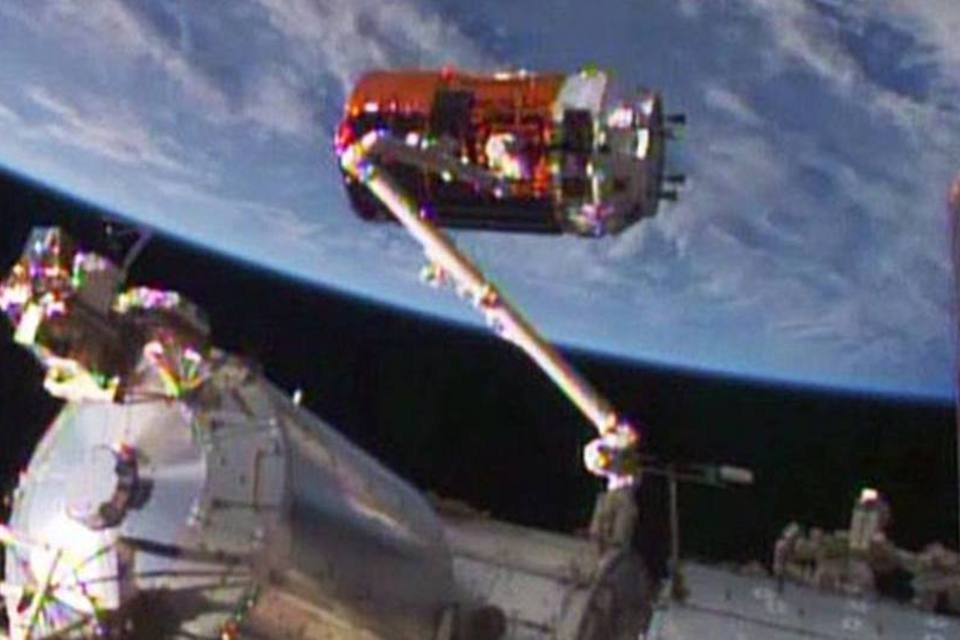 Nanossatélite brasileiro é acoplado à estação espacial