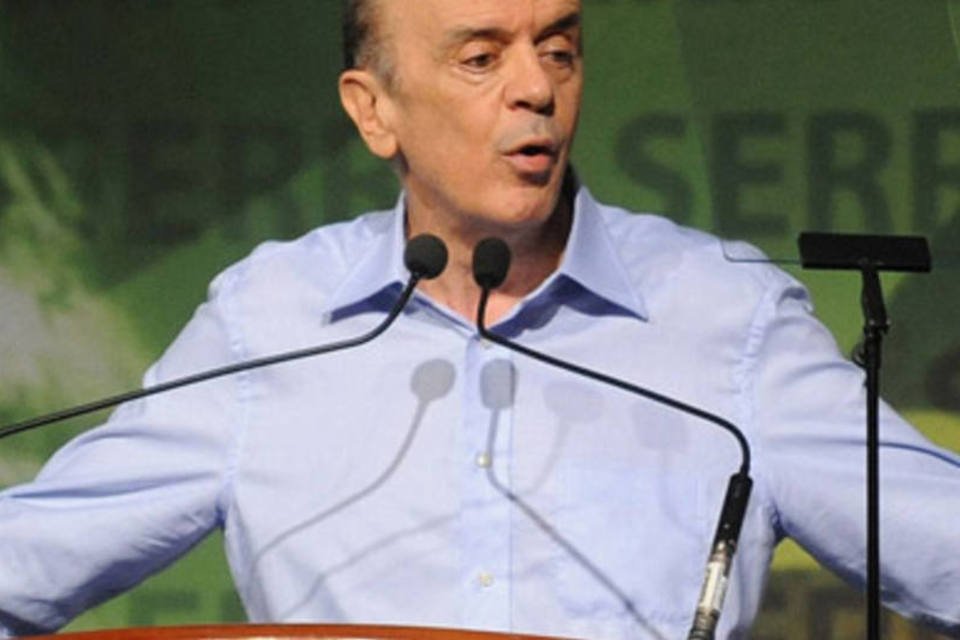 Em SP, Serra diz que Dilma desrespeita eleitores