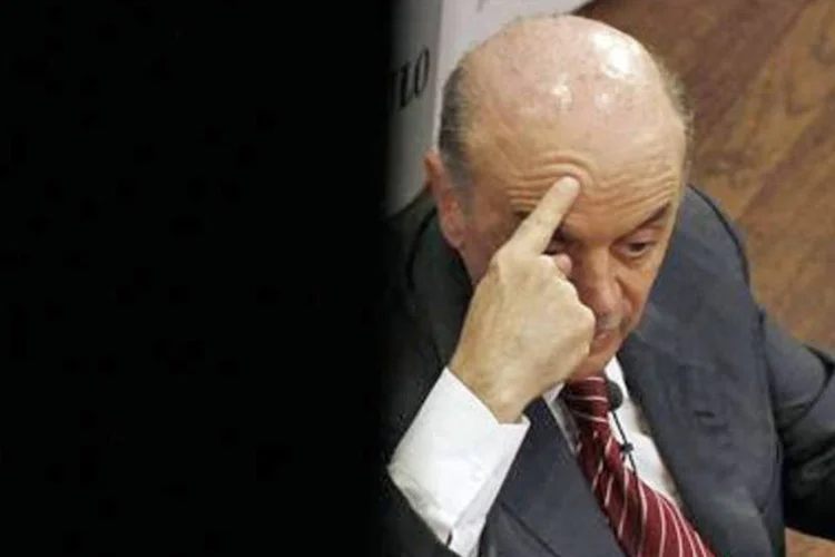 Crítico sistemático do nível da taxa de juros e também da valorização do real, Serra declarou que não teria como alterar o câmbio (.)