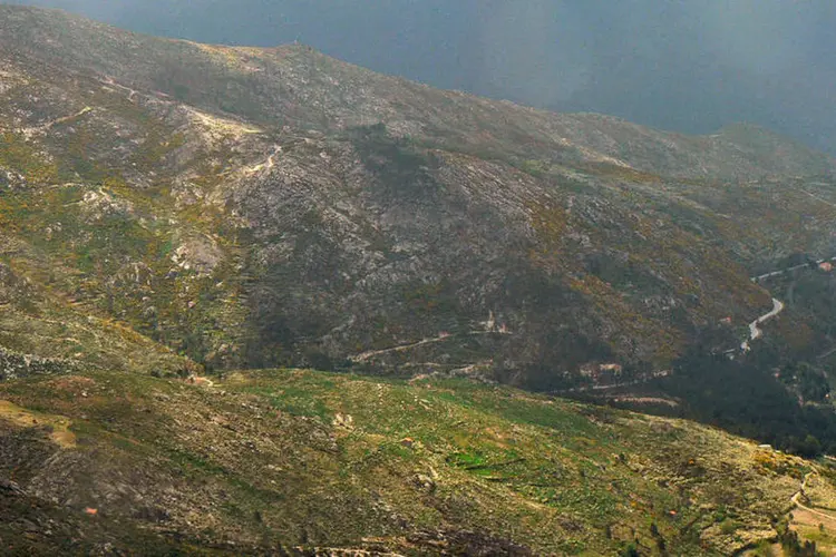 Vista Serra da Estrela em Portugal: as chamas atingiram uma área de floresta de especial interesse turístico e ambiental, "um patrimônio natural de valor incalculável" (Wikicommons/ Paulo Juntas)