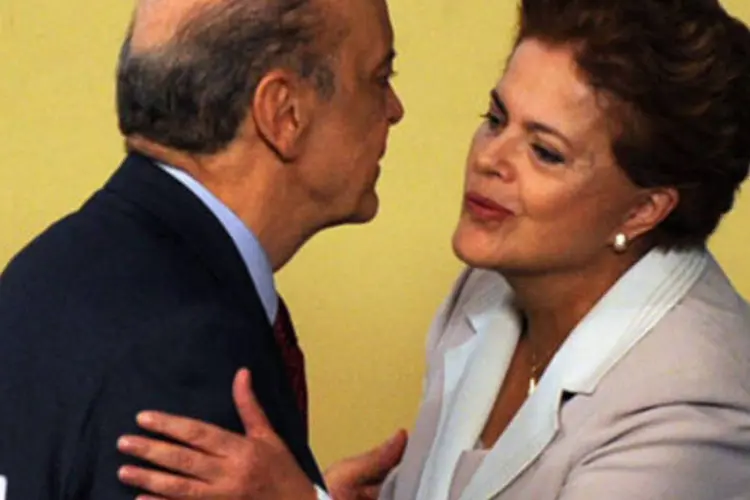 José Serra e Dilma Rousseff: 92,7% do eleitorado brasileiro vai votar no segundo turno (.)