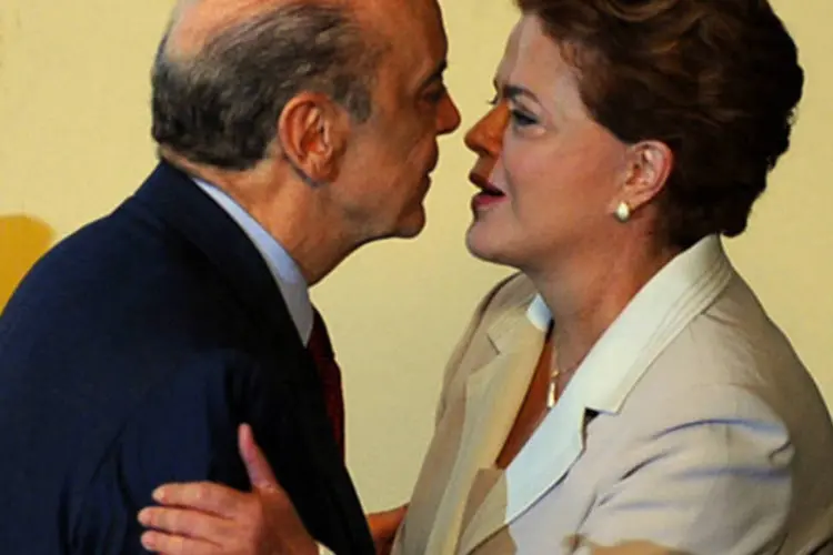 José Serra, candidato do PSDB à Presidência, e Dilma Rousseff, candidata do PT (Antônio Cruz/AGÊNCIA BRASIL)