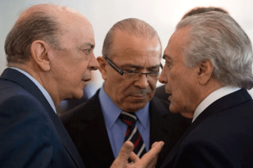 PSDB ainda discute papel em eventual gestão Temer