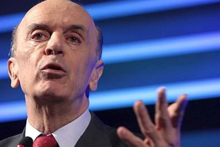 José Serra: o candidato afirmou que Dilma Rousseff vive ´na sombra´ do presidente Lula  (.)