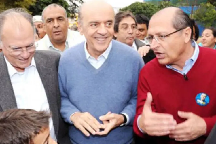 O candidato a presidência pelo PSDB, José Serra, durante visita a Heliópolis (Arquivo)