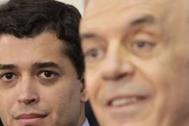 Indio da Costa e José Serra:  vice entrou em lojas, falou com eleitores e segurou crianças no colo