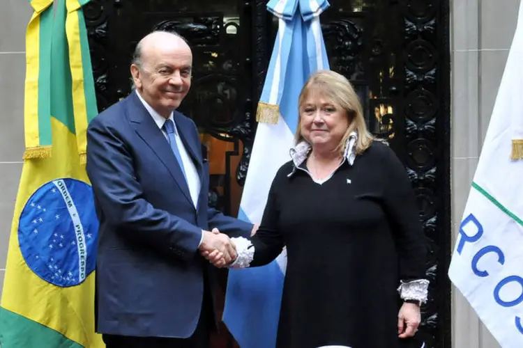 
	Jos&eacute; Serra e Susana Malcorra: &quot;Hoje precisamos de um Mercosul mais forte e s&oacute;lido, que se apresente ao resto do mundo como confi&aacute;vel e previs&iacute;vel&quot;
 (Argentinae Foreign Ministery / Reuters)