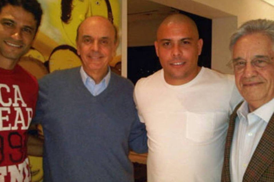 Serra janta com Ronaldo, que nega apoio ao tucano