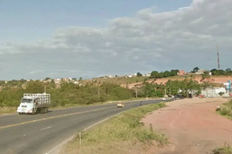 
	BR-101: as obras na rodovia v&atilde;o da divisa de Sergipe at&eacute; o entroncamento com a BR-324, em Feira de Santana (BA)
 (Reprodução/Google Street View)