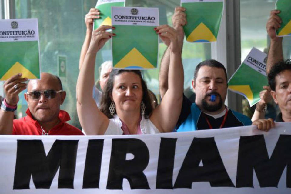 Servidores do Judiciário protestam em frente ao Planejamento