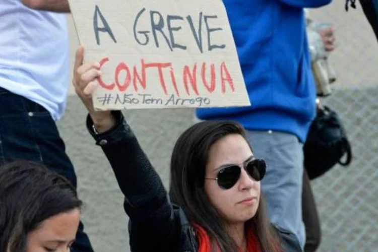 
	Servidores da rede p&uacute;blica paranaense amea&ccedil;am aderir a greve dos professores da rede p&uacute;blica estadual
 (Wilson Dias/Agência Brasil)