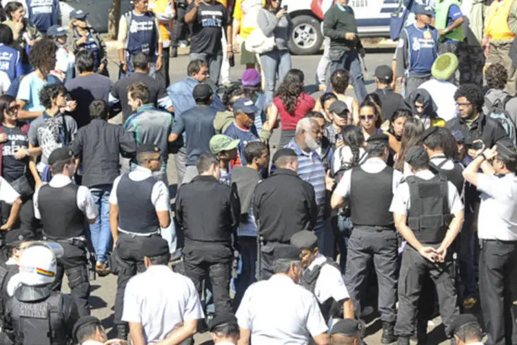 Servidores em greve em frente ao Ministério do Planejamento: os servidores estão acampados desde segunda-feira (16) na Esplanada dos Ministérios (Elza Fiúza/ABr)