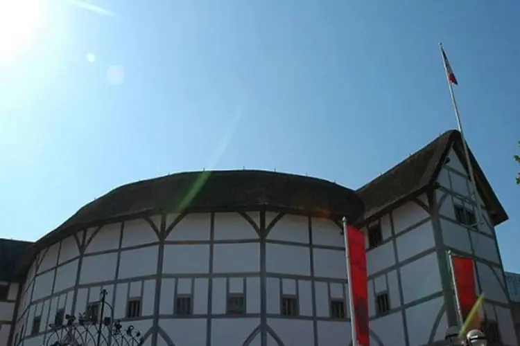 
	Shakespeare Globe Theatre: em Londres, as honrarias caber&atilde;o ao Shakespeare&#39;s Globe Theate
 (Wikimedia Commons)