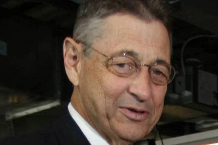 Presidente democrata da assembleia legislativa, Sheldon Silver, um dos mais altos responsáveis políticos de Nova York (Emmanuel Dunand/AFP)