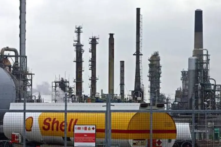 A Royal Dutch Shell anunciou nesta quinta-feira uma queda de 8% de seu lucro líquido em 2014  (Paul Ellis/AFP)