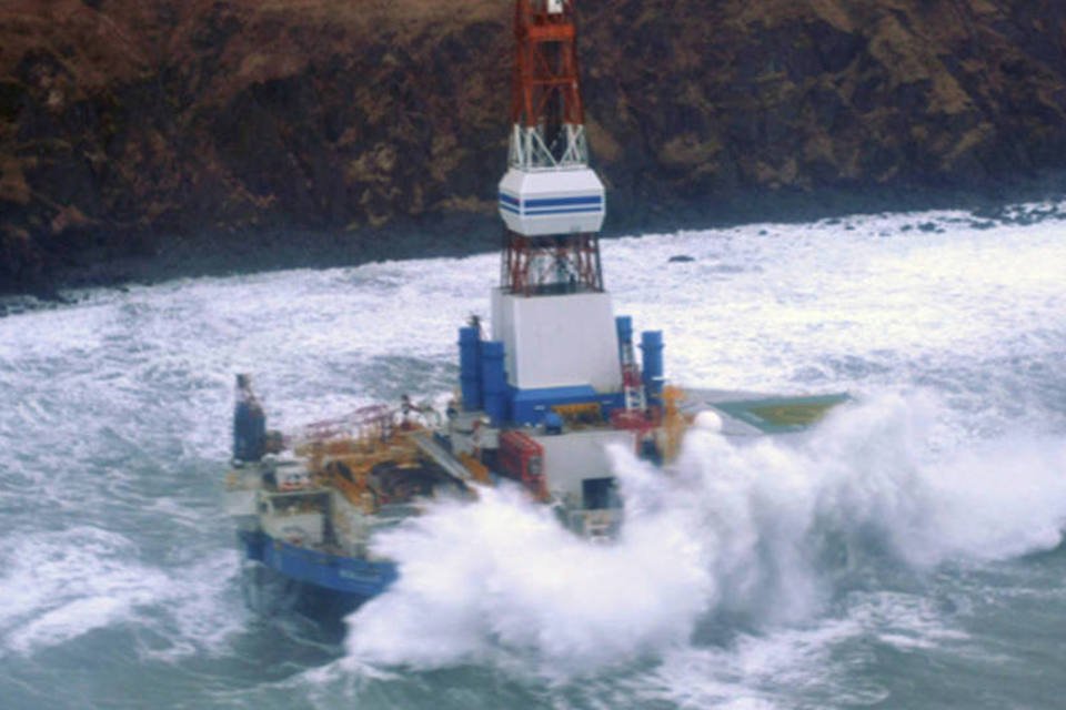 Sonda da Shell encalhada no Alasca sofre danos