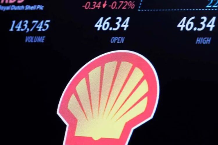 
	Logotipo da Shell em tela na bolsa de valores de Nova York: com a conclus&atilde;o do neg&oacute;cio, a Shell ter&aacute; grande import&acirc;ncia no setor de petr&oacute;leo brasileiro
 (REUTERS/Lucas Jackson)