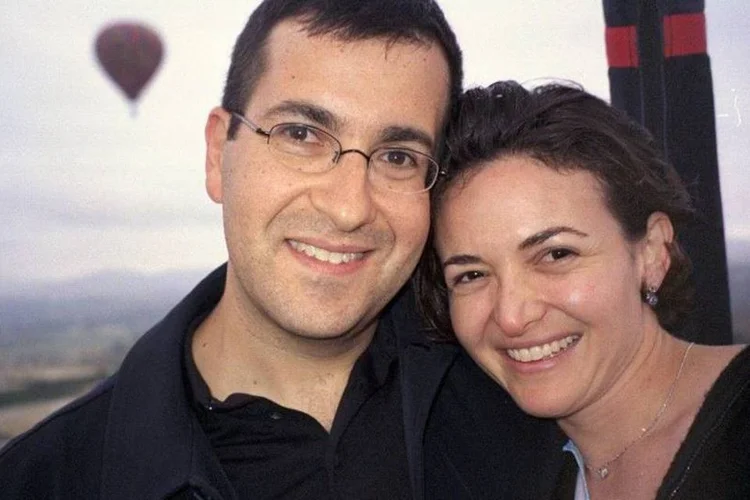 
	Dave Goldberg e Sheryl Sandberg
 (Reprodução/Facebook)